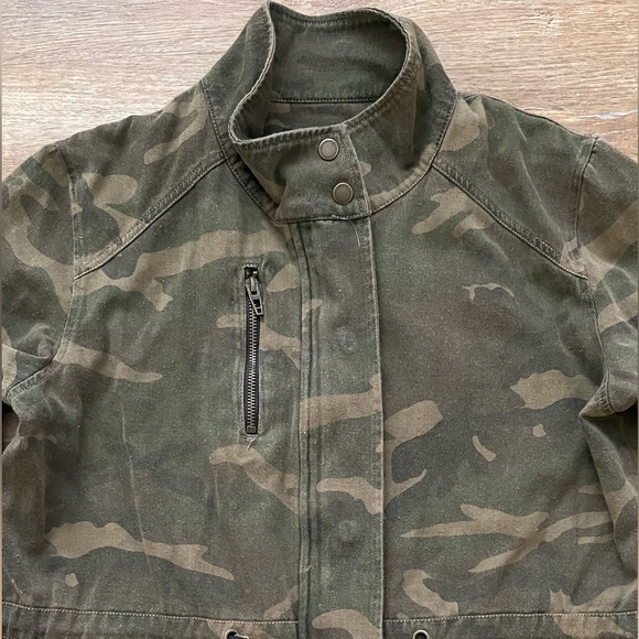Jacket - Picture 2 of 10